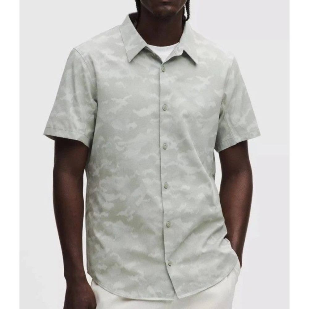 lululemon Airing Easy Short Sleeve Shirt Men's M Fog Green WovenAir Classico fit